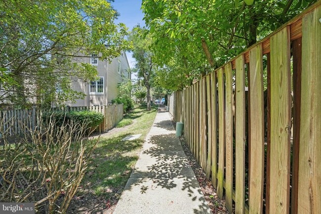 Building Photo - 71 Fendall Ave