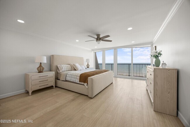Building Photo - 2100 Ocean Dr S