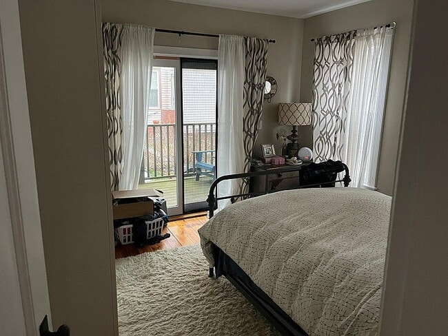 Building Photo - "Charming 3-Bed, 2-Bath Gem in Portland's Heart – Spacious 1350 Sq Ft Living!"