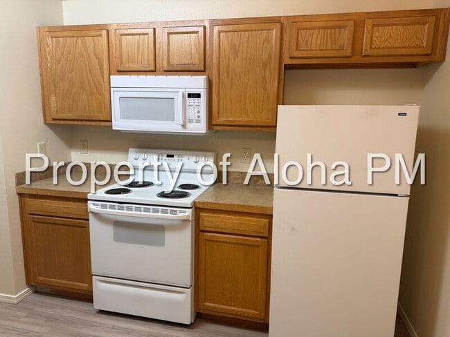 Building Photo - 1049 W Pine Ave