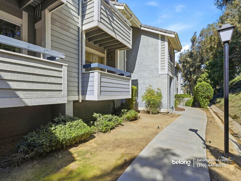 Building Photo - 26914 Flo Ln