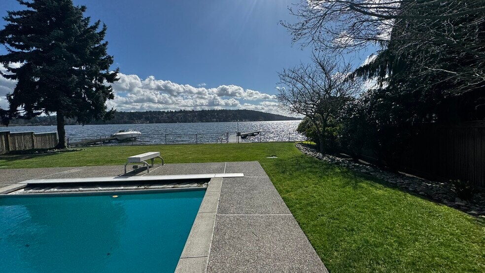 Building Photo - 16736 Shore Dr NE