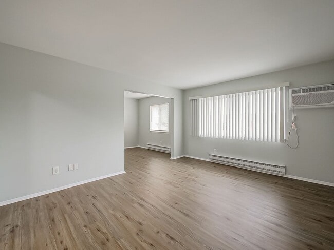 Building Photo - 211 Smt Rdg Dr