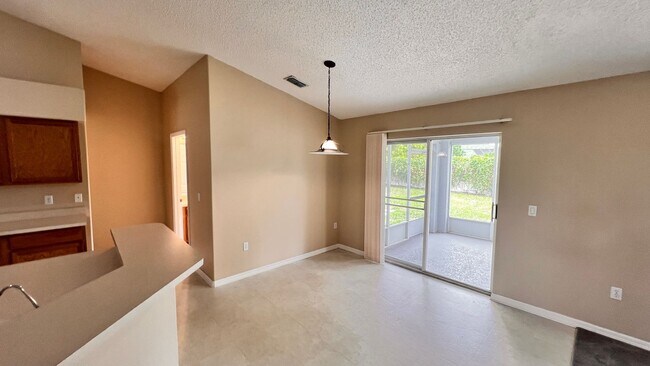 Building Photo - Huge!! 3 bedroom 2 bath in Deltona Lakes. ...