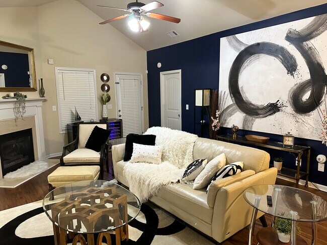 Building Photo - 2642 Dayview Ln