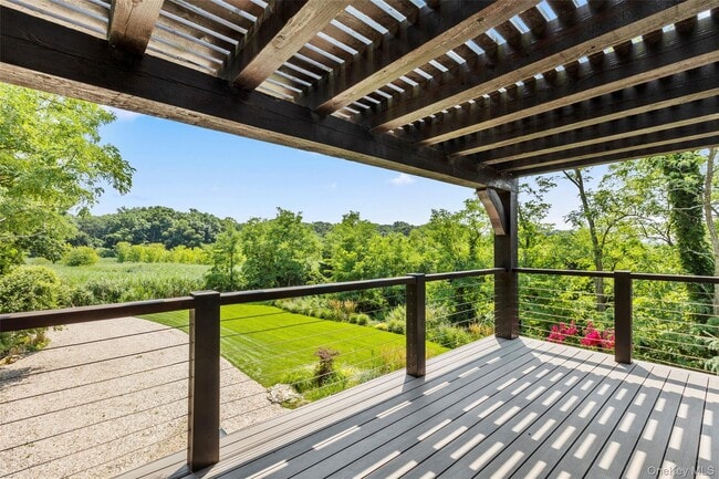 Building Photo - 16 Old Field Woods Rd