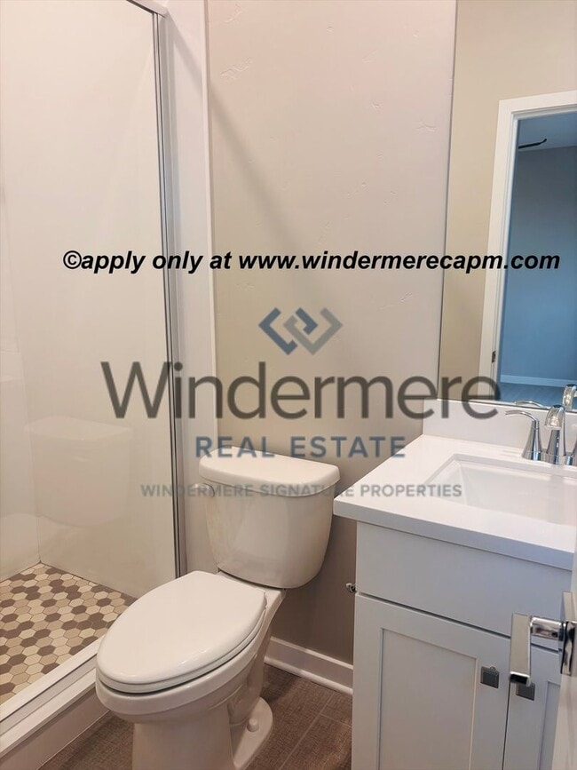 Building Photo - Modern Living in the heart of McKinley Village!