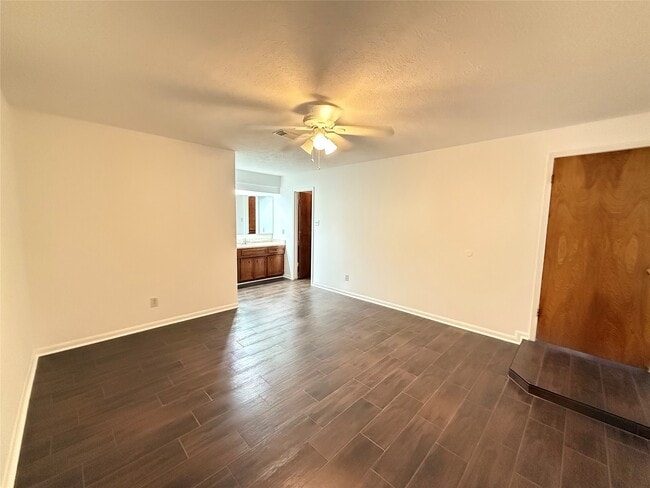 Building Photo - 16002 Havenhurst Dr