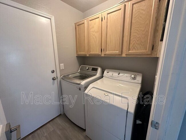 Building Photo - 13031 S 46th Way