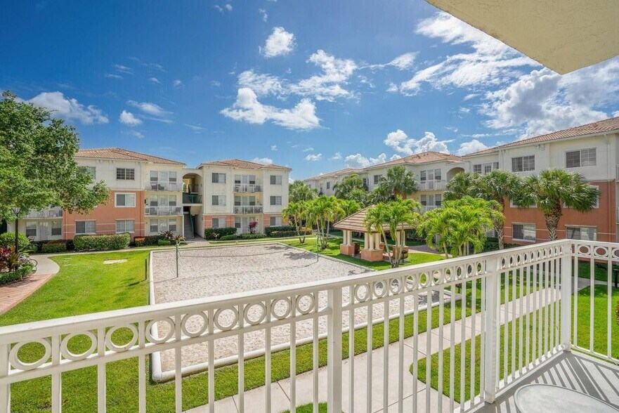 Building Photo - 9845 Baywinds Dr