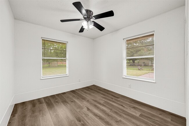 Building Photo - 506 Edgebrook Dr