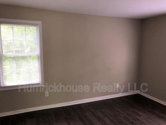 Building Photo - 182 Fern Ave SW