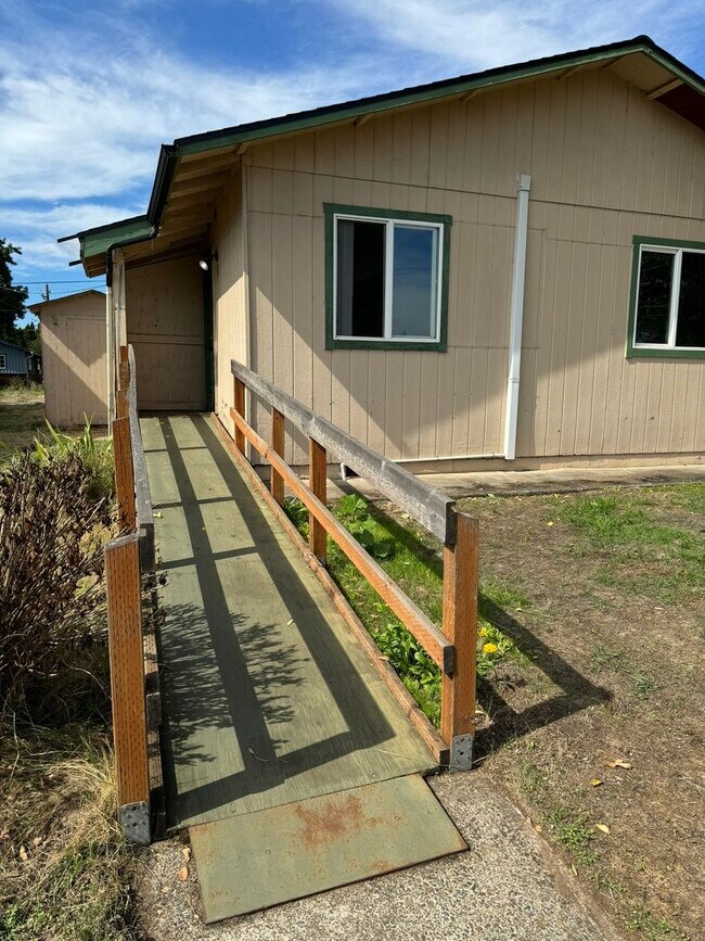 Building Photo - 285 E 11th Ave