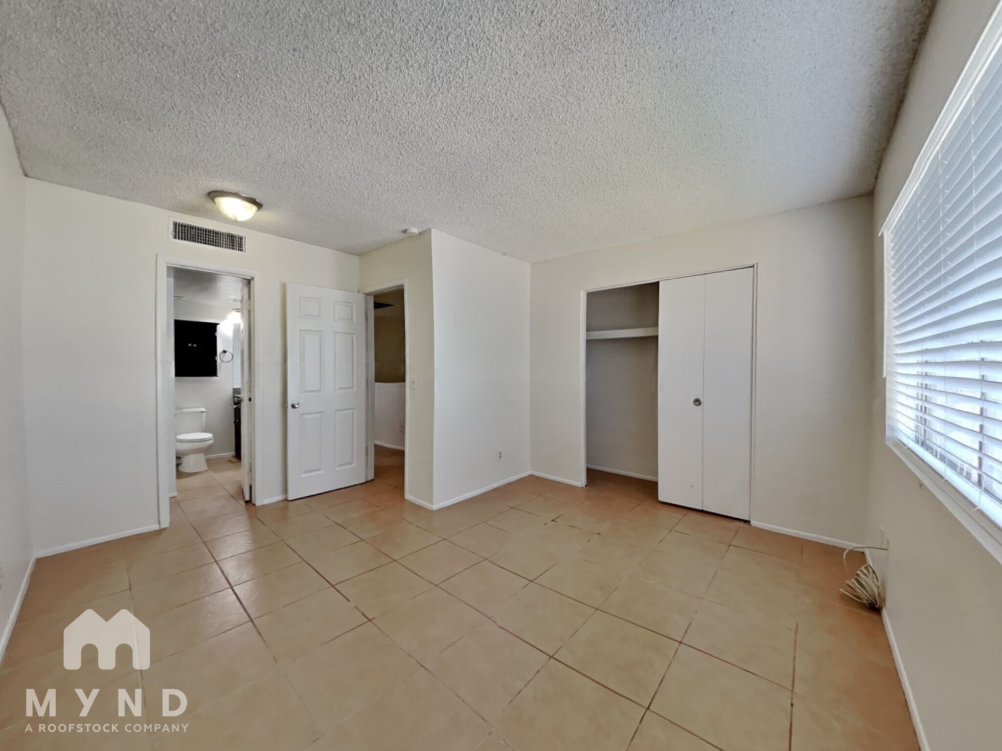 Building Photo - 2828 E Tierra Buena Ln