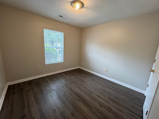 Building Photo - 46/48 Widgeon Way