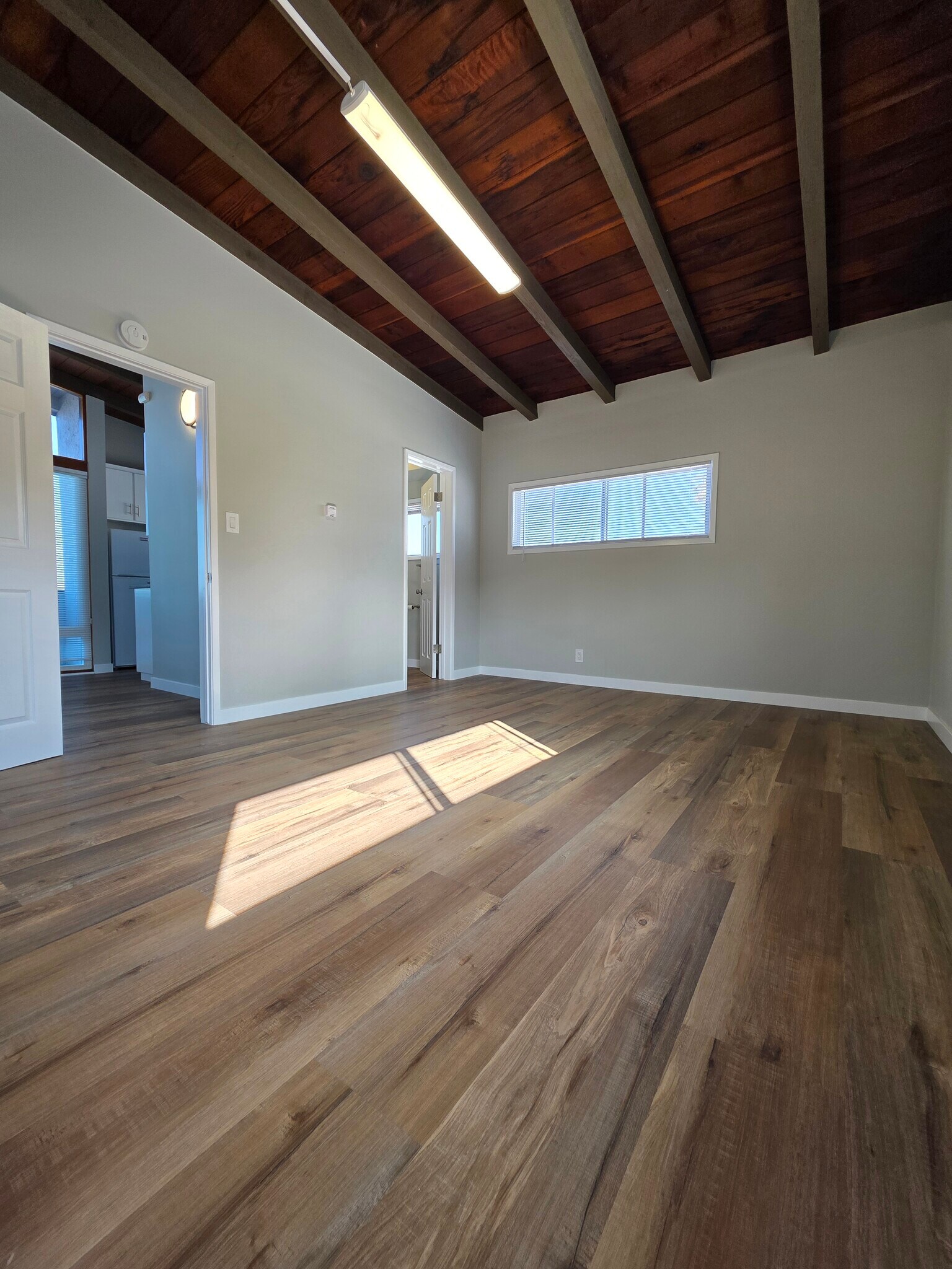 Building Photo - 2026 Hermosa Ave