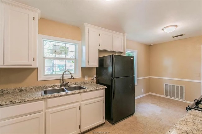 Building Photo - 905 N Banks St