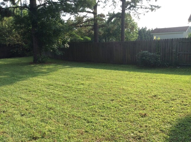 Building Photo - Charming Cul-de-Sac Home