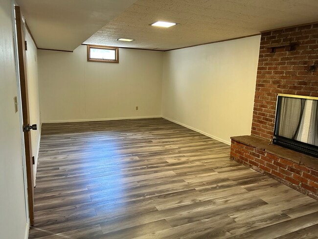 Building Photo - Adorable midtown home!