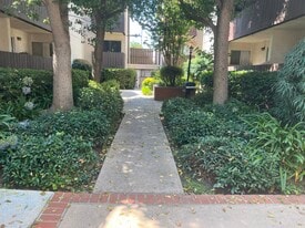 Building Photo - 15070 Victory Blvd