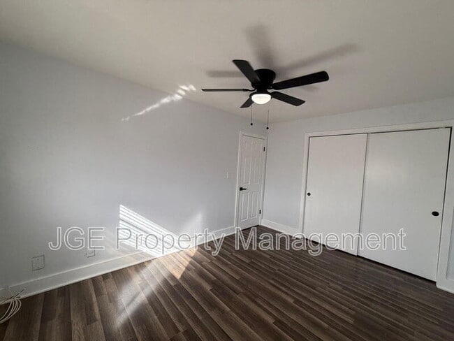 Building Photo - 810 Lake Shore Dr