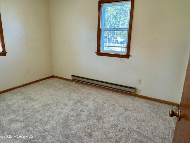 Building Photo - 520 Lloyd Rd