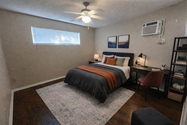 Building Photo - 610 Genard St