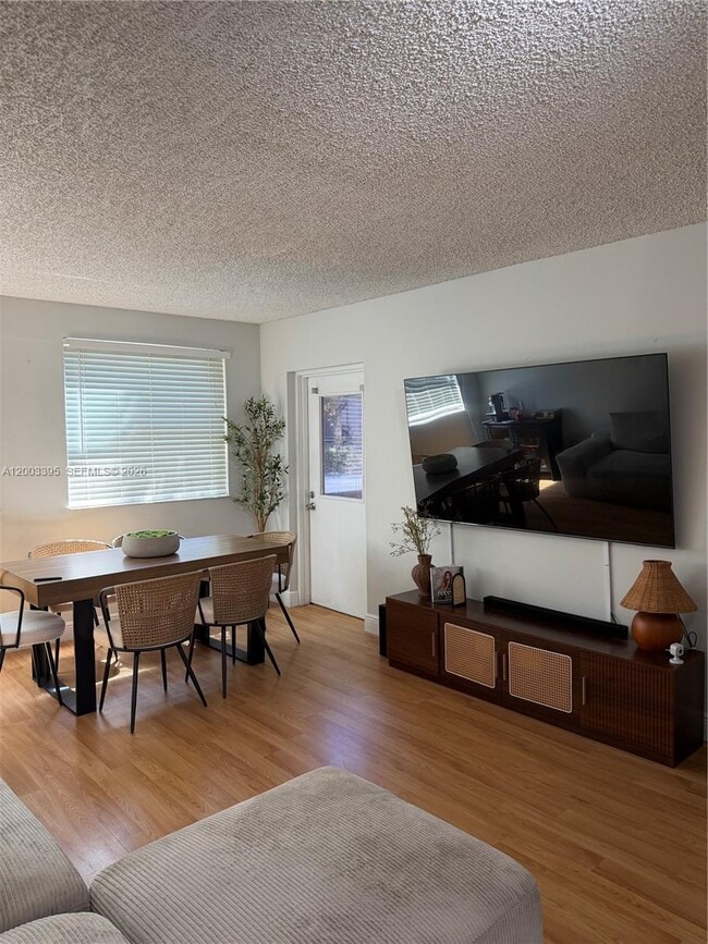 Building Photo - 8120 Geneva Ct