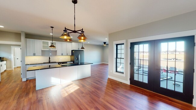 Building Photo - Upgrade to a 3-Bed, 2-Bath House with Extra Space