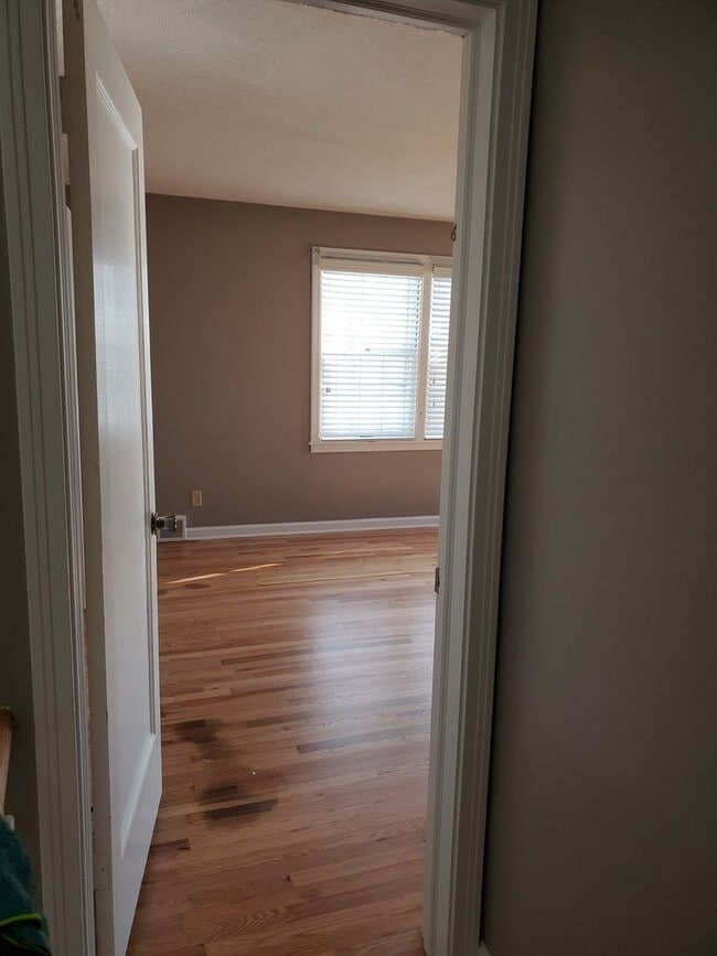 Building Photo - Gorgeous home near Westboro park.