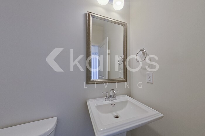 Building Photo - 2129 Banyon Cir