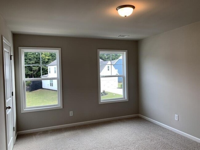 Building Photo - 5192 Parkwood Dr