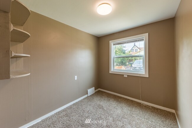 Building Photo - Live 5-Minutes from WWU — Roommate-Friendly Home Near Downtown Bellingham