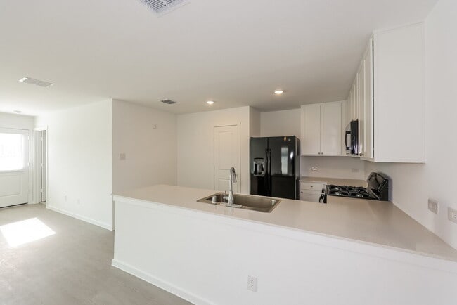 Building Photo - 103 Wild Rose Dr