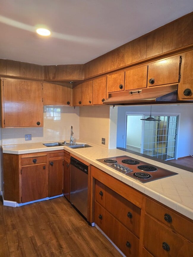 Building Photo - Rental in Anaheim