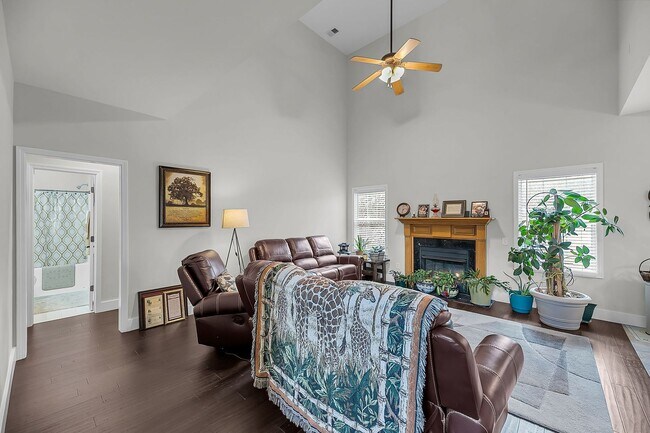 Building Photo - Spacious & Well-Maintained Home for Rent in North Charleston