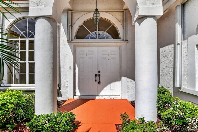 Building Photo - 10031 Lexington Estates Blvd