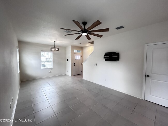 Building Photo - 379 Annies Pl