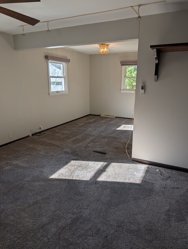 Building Photo - 324 Sunrise Ave