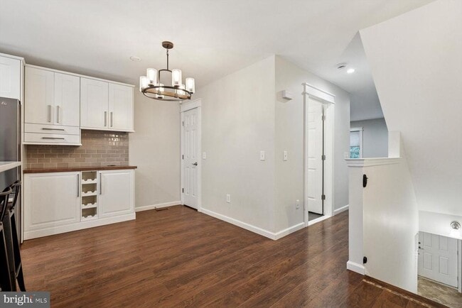 Building Photo - 284 Parker Ave