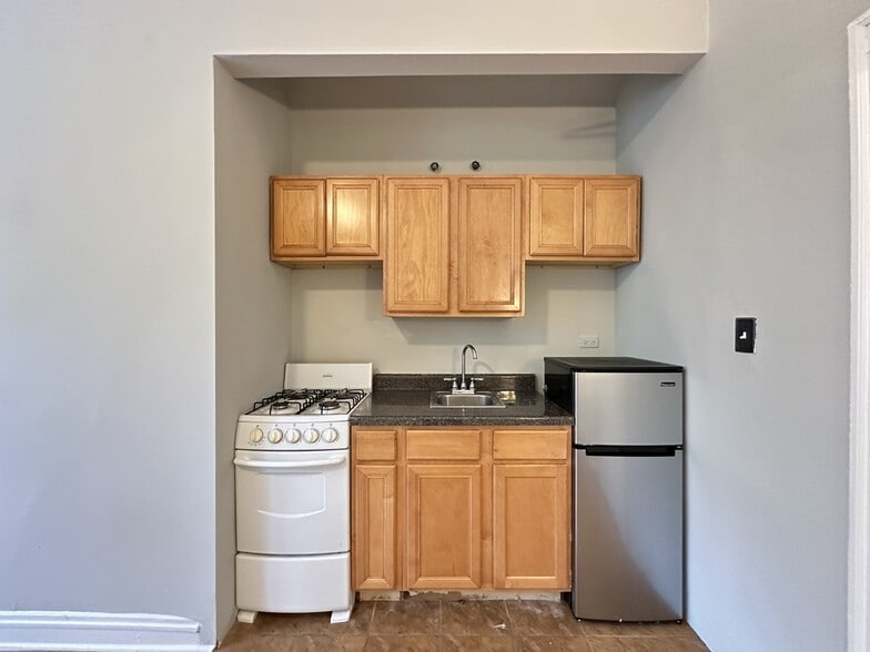 Building Photo - 4349 N Damen Ave