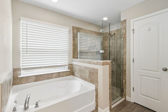 Building Photo - Modern 4BR Home with 3 Full Baths in River Glen | Screened Porch & Resort-Style Amenities