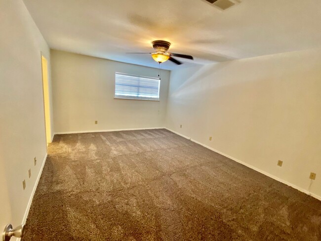 Building Photo - Shreveport LA 71115 - 3 br 2.5 ba townhome...