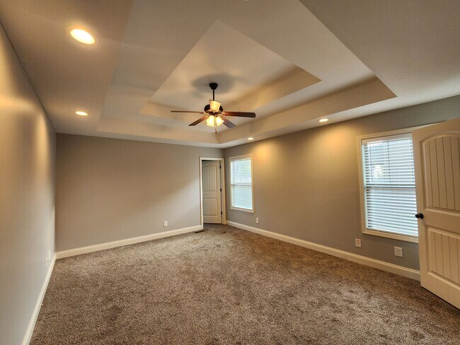 Building Photo - 1003 Sunrise Dr