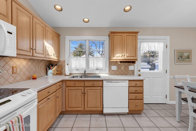 Building Photo - 215 Neptune Pl