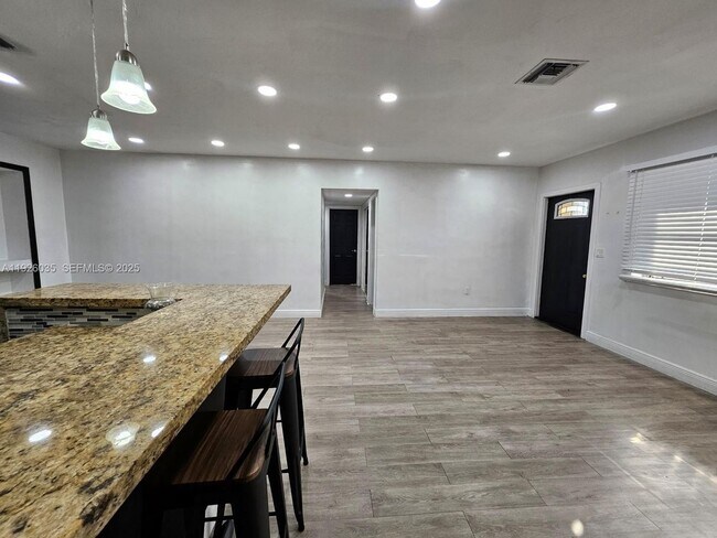 Building Photo - 19601 NE Miami Ct