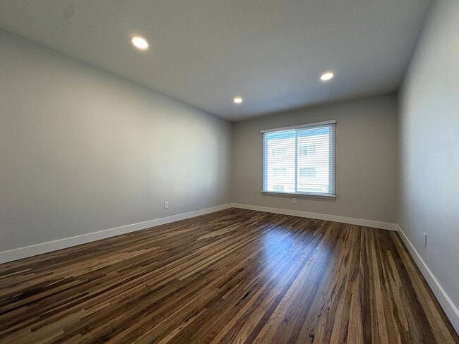 Building Photo - 1327-1329 Judah Street