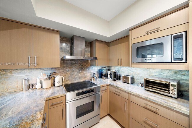 Building Photo - 1455 Ocean Dr