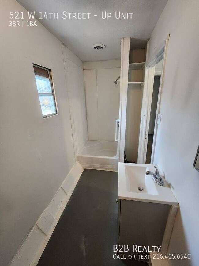 Building Photo - 521 W 14th St