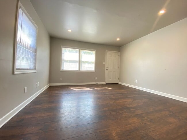 Building Photo - 3 Bedroom Home In Gary